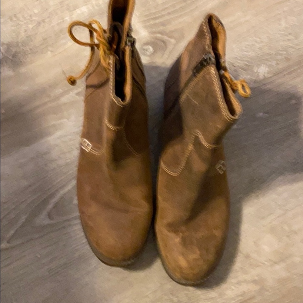 Sperry brown distressed bootie